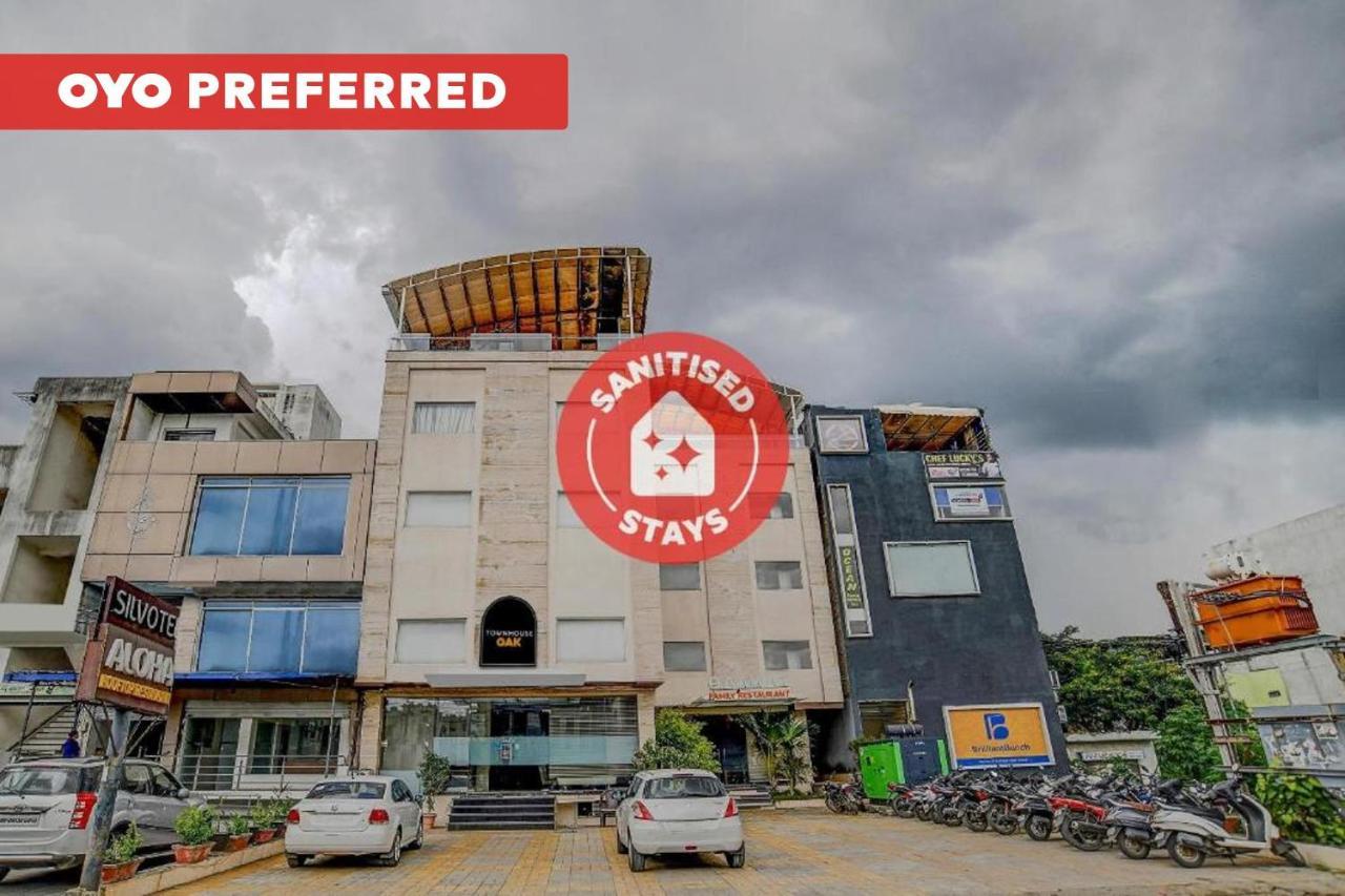 Vaccinated Staff- Townhouse Oak Hotel Silvotel Indore Exterior photo