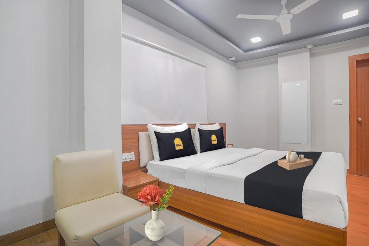 Vaccinated Staff- Townhouse Oak Hotel Silvotel Indore Exterior photo