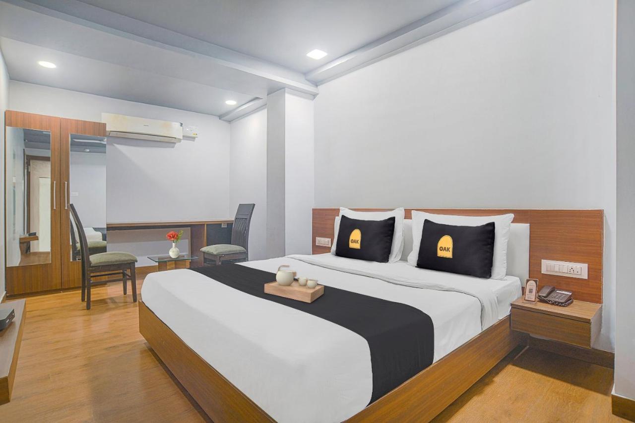 Vaccinated Staff- Townhouse Oak Hotel Silvotel Indore Exterior photo