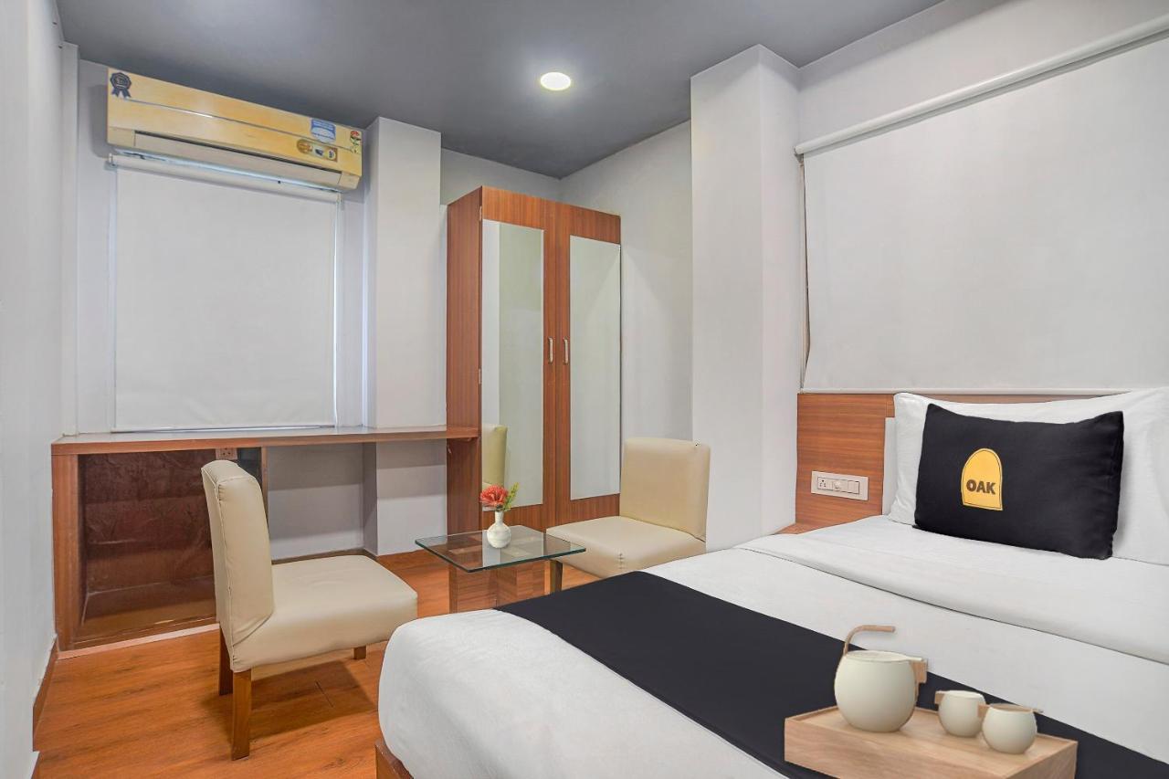 Vaccinated Staff- Townhouse Oak Hotel Silvotel Indore Exterior photo