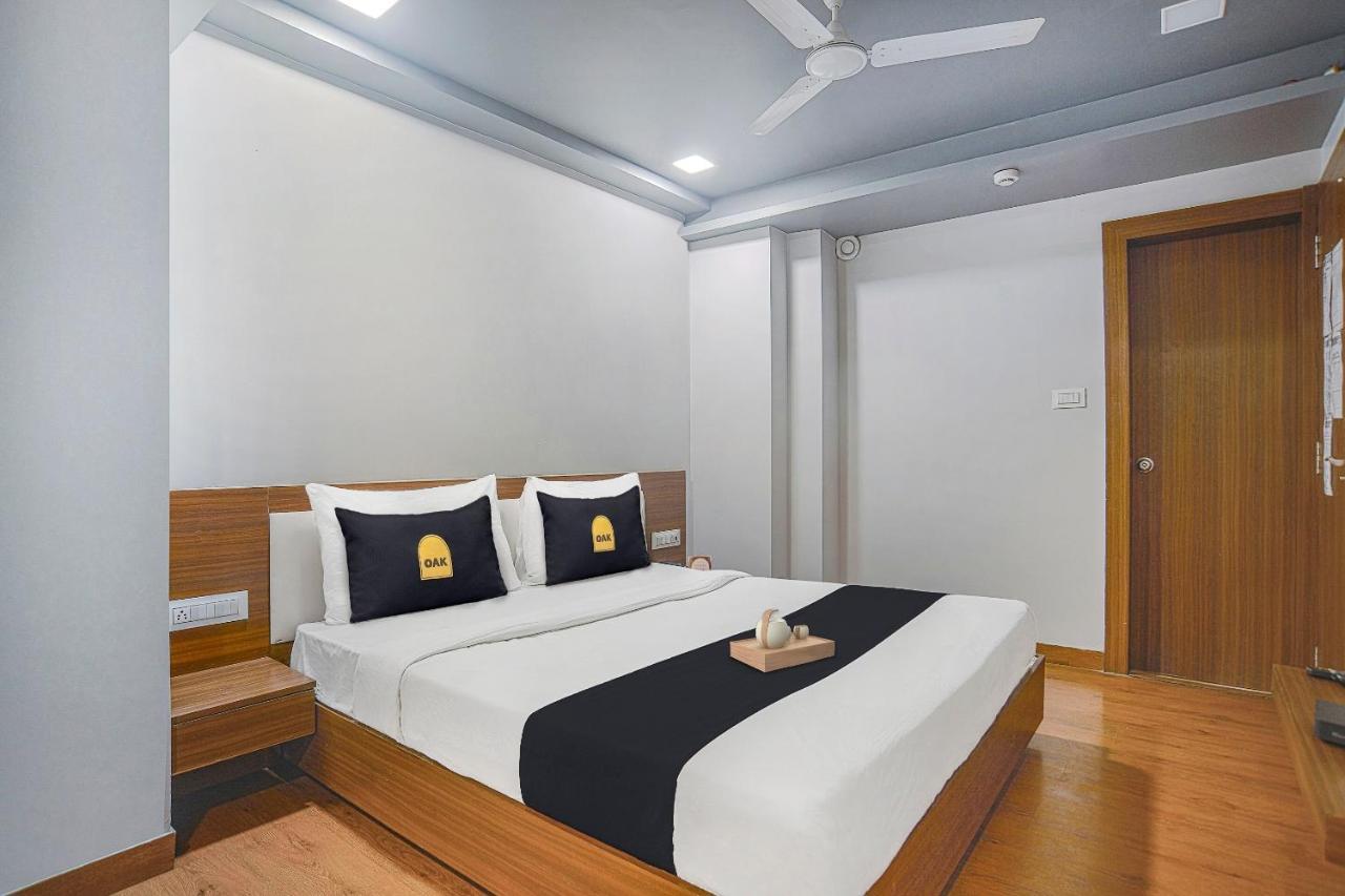 Vaccinated Staff- Townhouse Oak Hotel Silvotel Indore Exterior photo