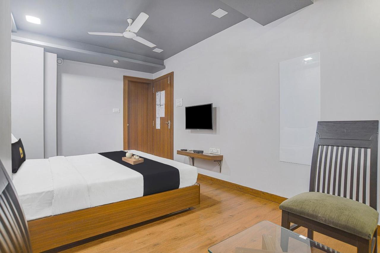 Vaccinated Staff- Townhouse Oak Hotel Silvotel Indore Exterior photo