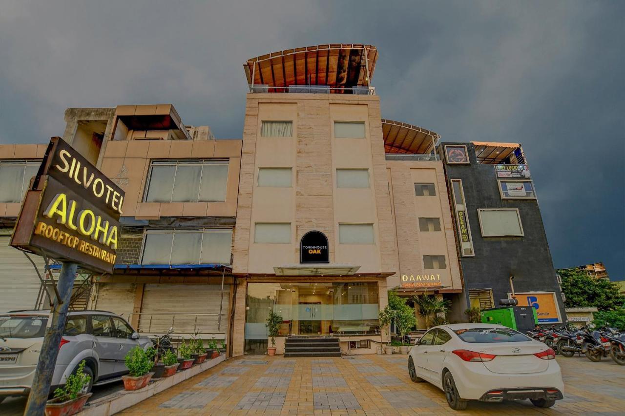 Vaccinated Staff- Townhouse Oak Hotel Silvotel Indore Exterior photo