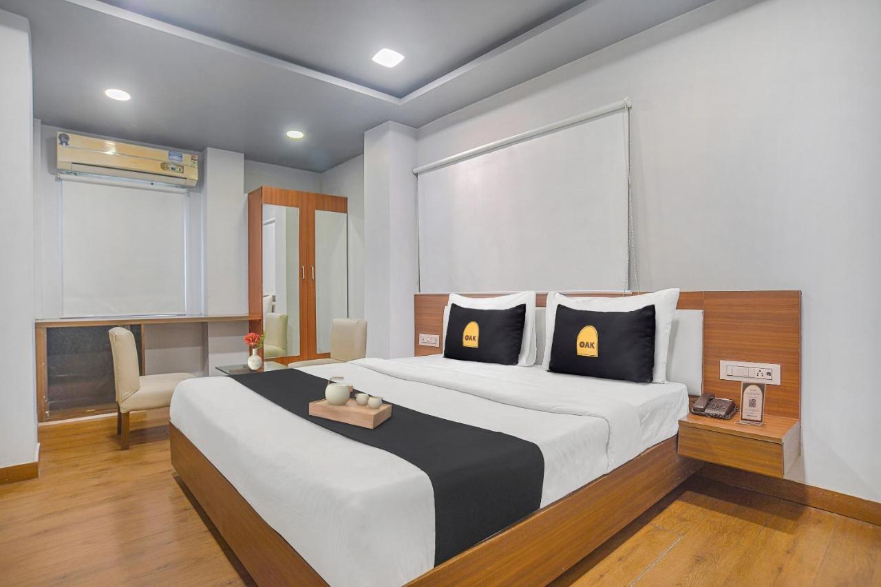 Vaccinated Staff- Townhouse Oak Hotel Silvotel Indore Exterior photo